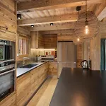 Luxury Black Mountain - 4br, Sleeps 10, Fireplace, Mountain Views & Garden - Alpehytte *