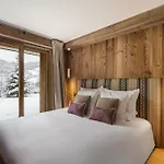 Luxury Black Mountain - 4br, Sleeps 10, Fireplace, Mountain Views & Garden - Alpehytte Megève