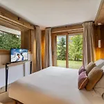 Luxury Black Mountain - 4br, Sleeps 10, Fireplace, Mountain Views & Garden - Megève