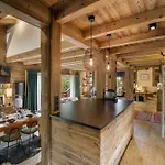 Alpehytte Luxury Black Mountain - 4br, Sleeps 10, Fireplace, Mountain Views & Garden -