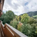 Alpehytte Luxury Black Mountain - 4br, Sleeps 10, Fireplace, Mountain Views & Garden -
