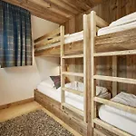 Luxury Black Mountain - 4br, Sleeps 10, Fireplace, Mountain Views & Garden - Alpehytte *