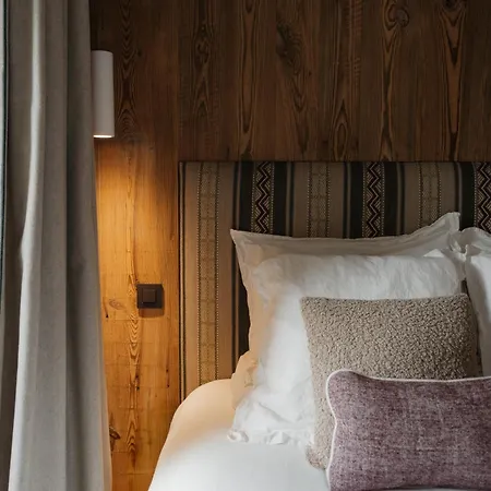 Luxury Black Mountain - 4br, Sleeps 10, Fireplace, Mountain Views & Garden -