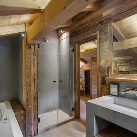 Luxury Black Mountain - 4br, Sleeps 10, Fireplace, Mountain Views & Garden - *