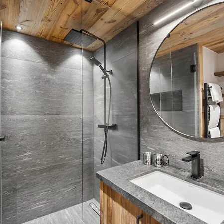 Luxury Black Mountain - 4br, Sleeps 10, Fireplace, Mountain Views & Garden - Chalet