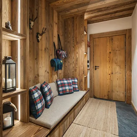 Luxury Black Mountain - 4br, Sleeps 10, Fireplace, Mountain Views & Garden - *