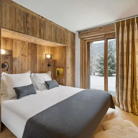 Luxury Black Mountain - 4br, Sleeps 10, Fireplace, Mountain Views & Garden - * Megève