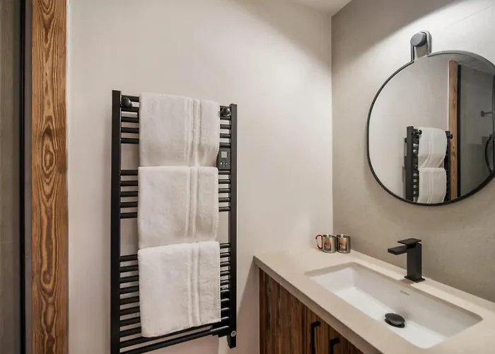 Luxury Black Mountain - 4br, Sleeps 10, Fireplace, Mountain Views & Garden - 木屋 *