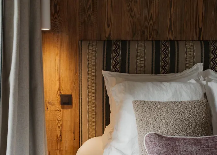 Luxury Black Mountain - 4br, Sleeps 10, Fireplace, Mountain Views & Garden -