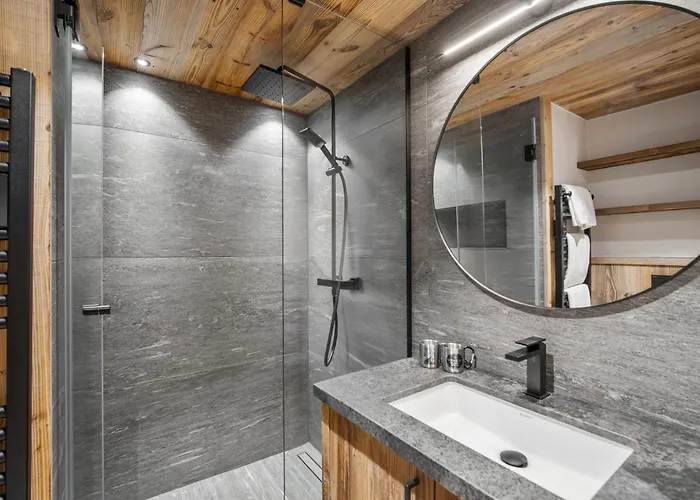 Luxury Black Mountain - 4br, Sleeps 10, Fireplace, Mountain Views & Garden - 木屋